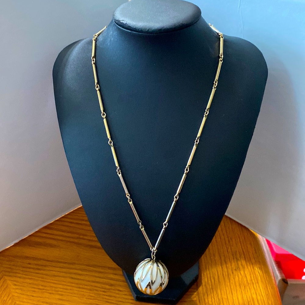 Vintage Unique Sara Coventry Link gold tone chain with white/Gold ball Pendent